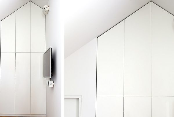 Dachschrägenschrank in Nische